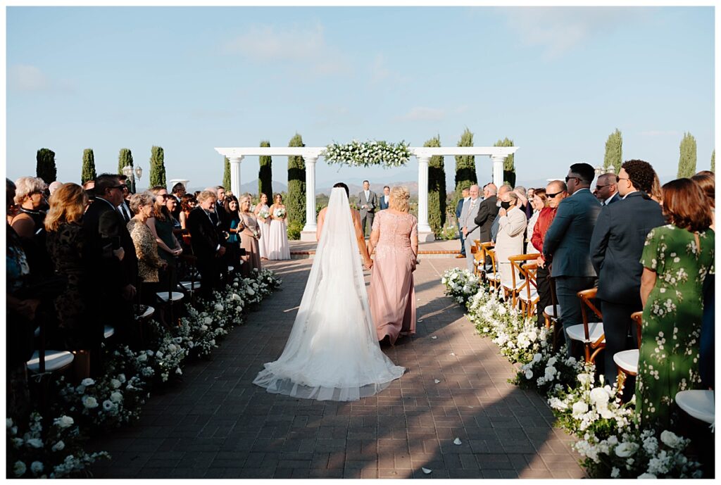 A TIMELESS FALL WEDDING AT THE MOUNT PALOMAR WINERY IN TEMECULA CALIFORNIA CAPTURED BY KATELYN ROSE WEDDINGS